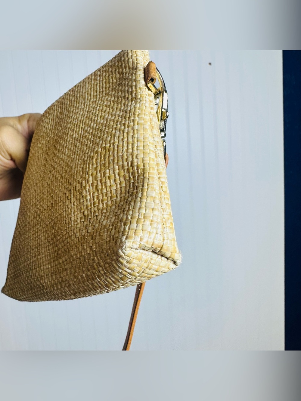 J. McLaughlin Small clutch or wristlet woven straw Leather patch Logo Zipper - Picture 8 of 11